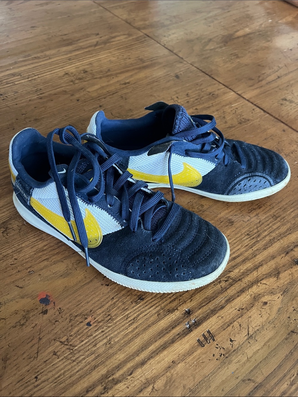 Nike Kids Navy and Yellow Low-Top Sneakers